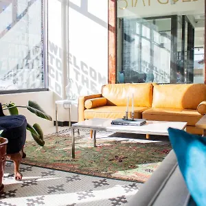 11th Avenue Albergue