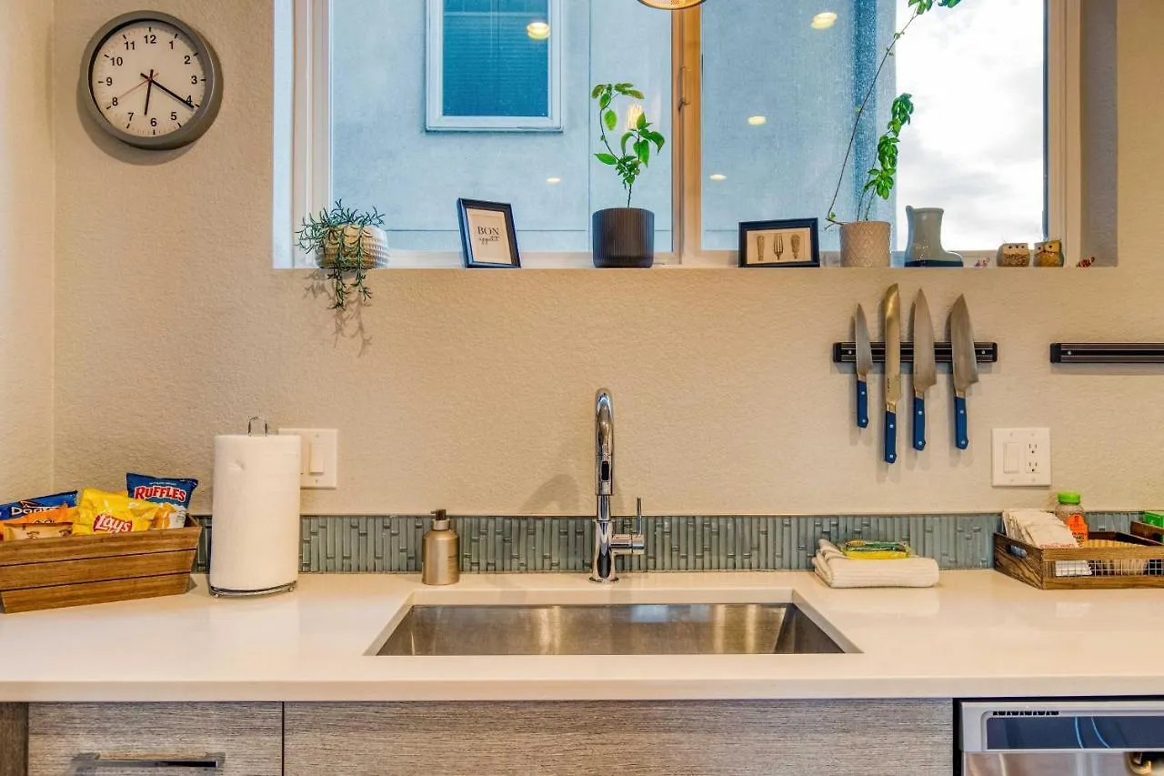 Denver Townhome With Hot Tub, Walk To Empower Field! 0*,  United States