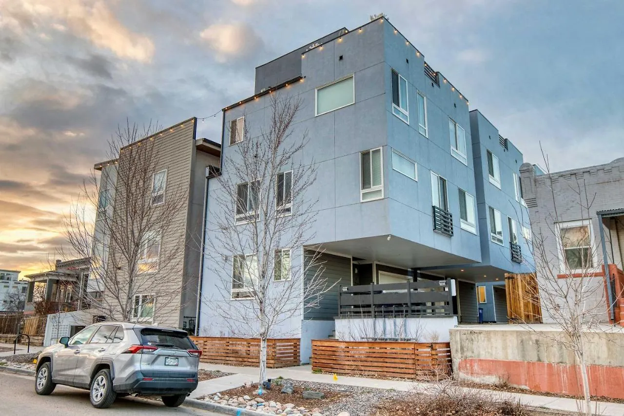 Denver Townhome With Hot Tub, Walk To Empower Field!