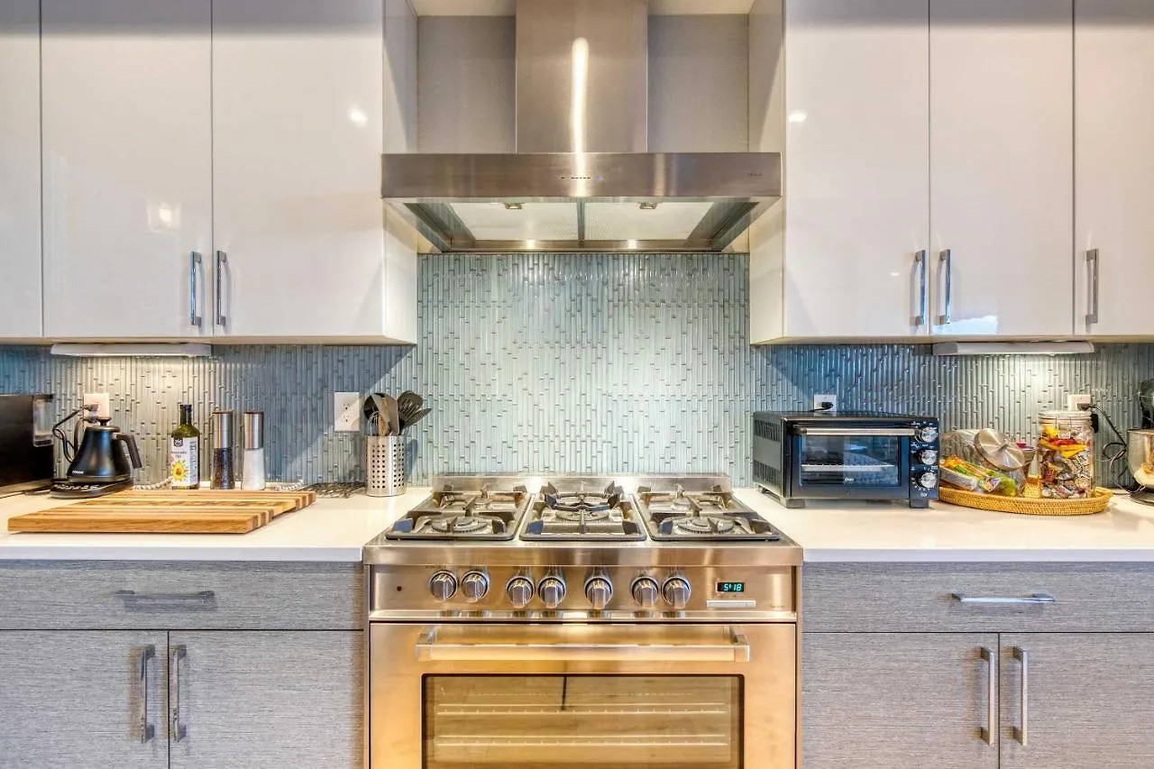 Denver Townhome With Hot Tub, Walk To Empower Field! 0*,  United States
