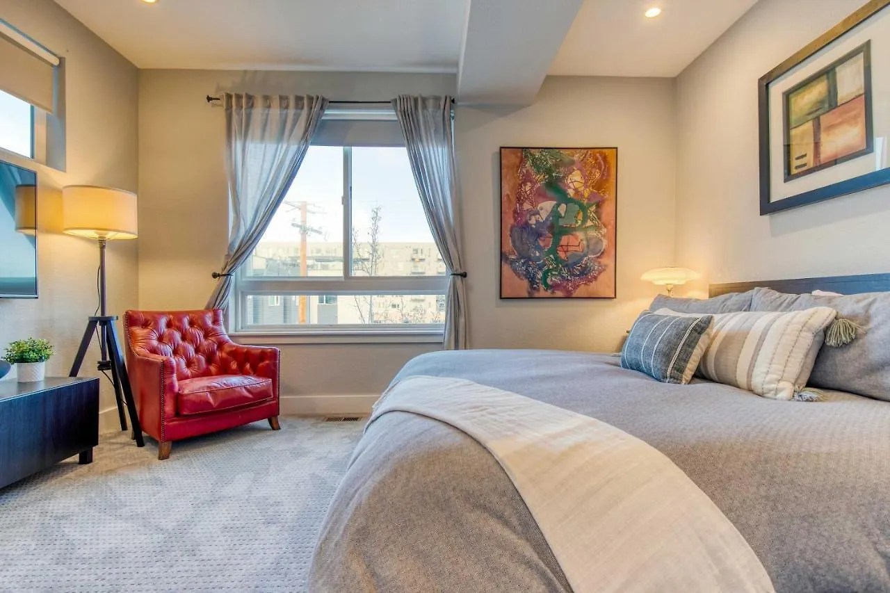 Denver Townhome With Hot Tub, Walk To Empower Field!