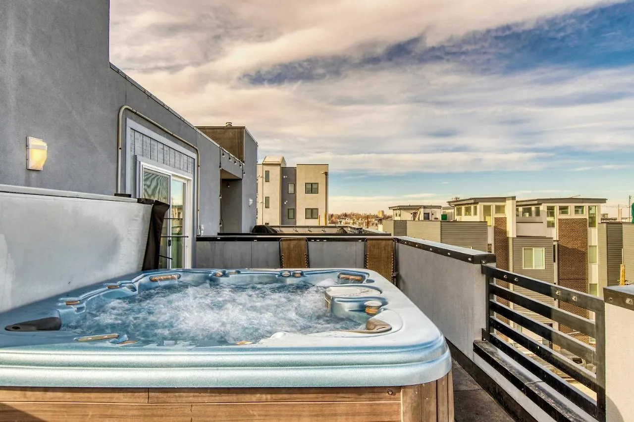 Denver Townhome With Hot Tub, Walk To Empower Field! 0*,