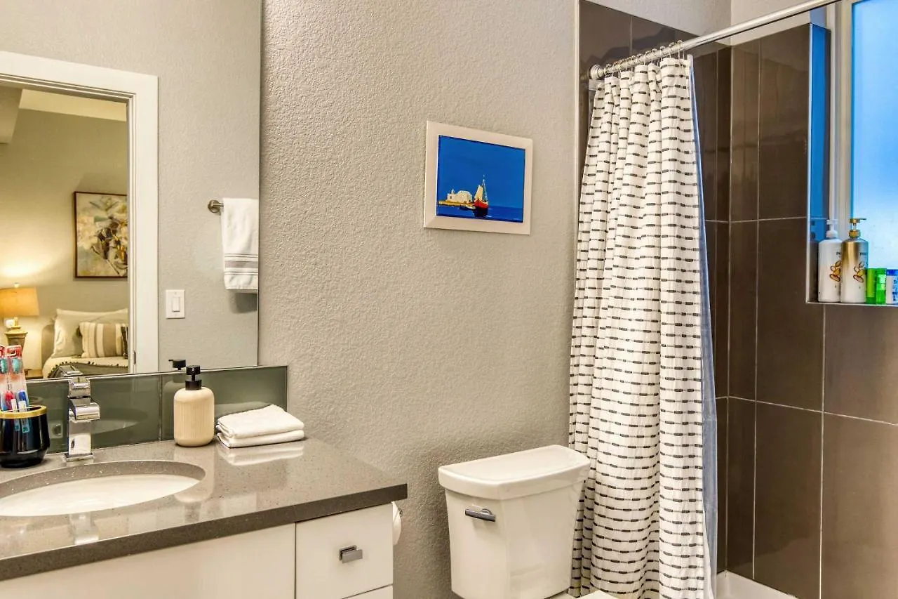 Denver Townhome With Hot Tub, Walk To Empower Field!