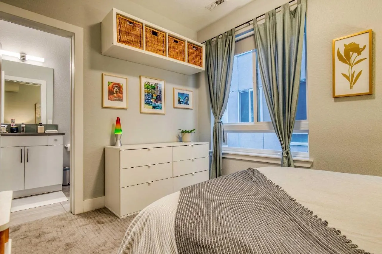 Denver Townhome With Hot Tub, Walk To Empower Field!